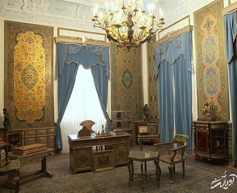 نمای داخلی کاخ موزه سبز سعد آباد با میز کار خاتم کاری رضا خان